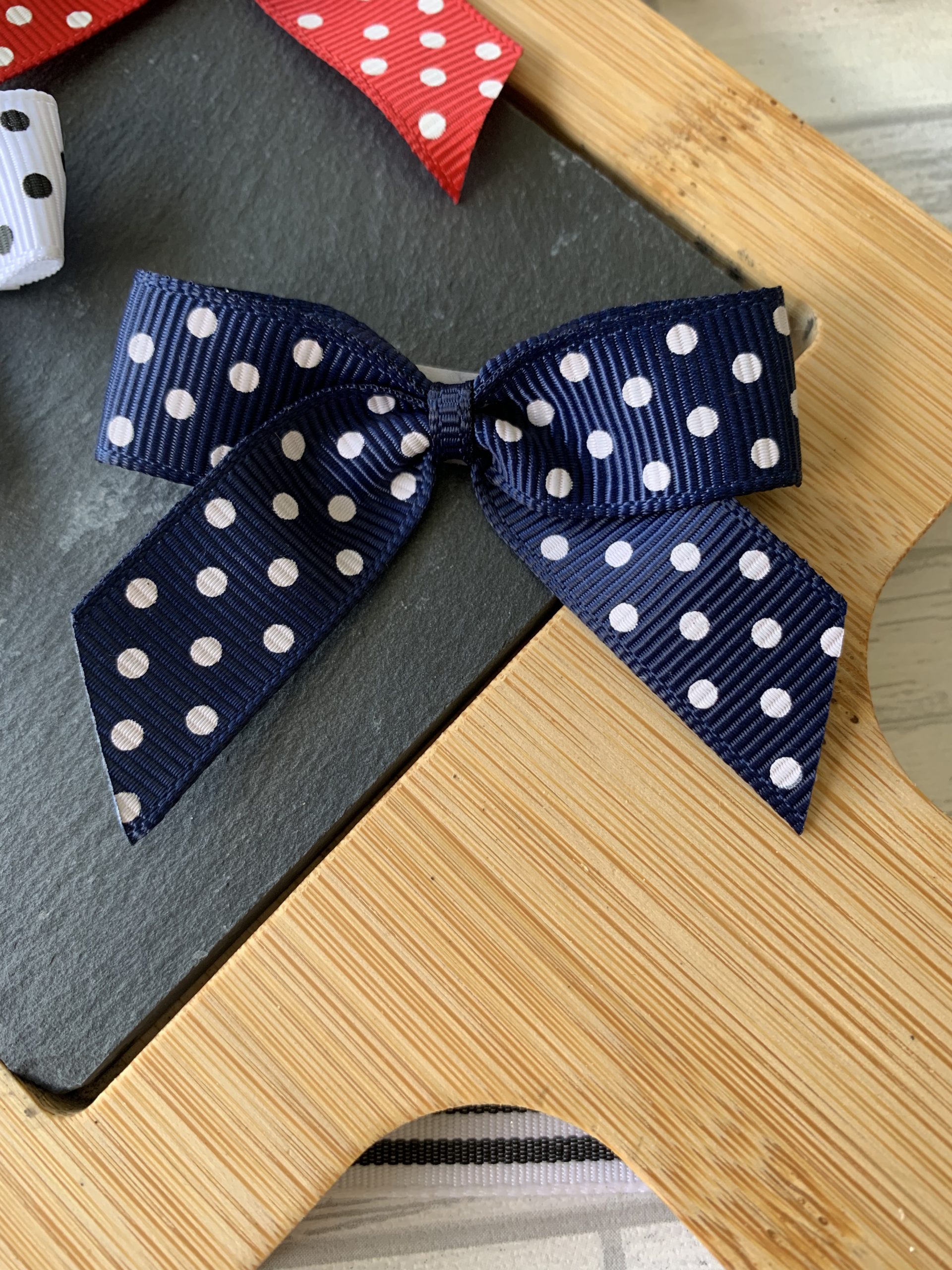 Spotty Cross Grain Bow (Self adhesive, pack of 10) - Image 4