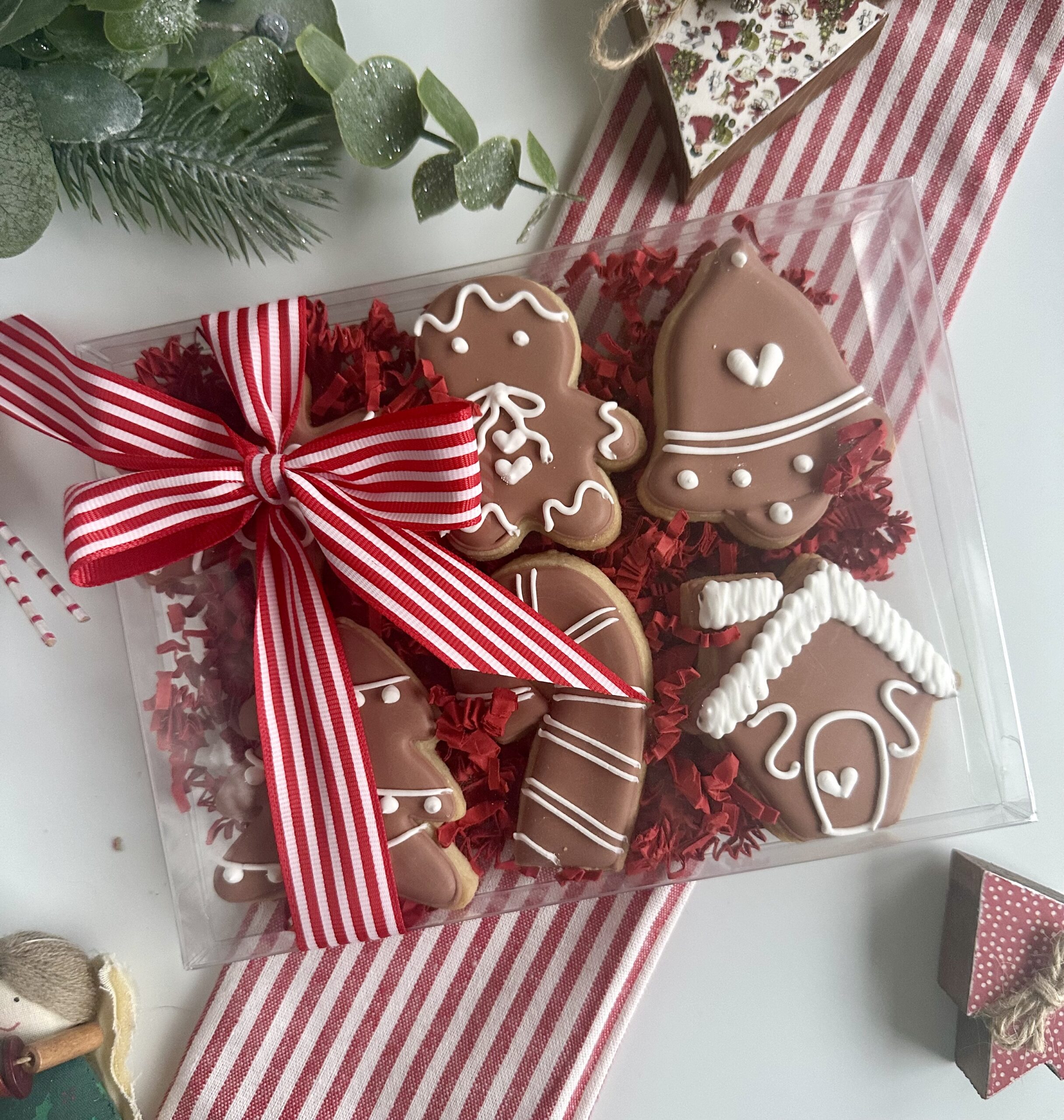6 x Mini Cookies - Gift Boxed - Gingerbread style